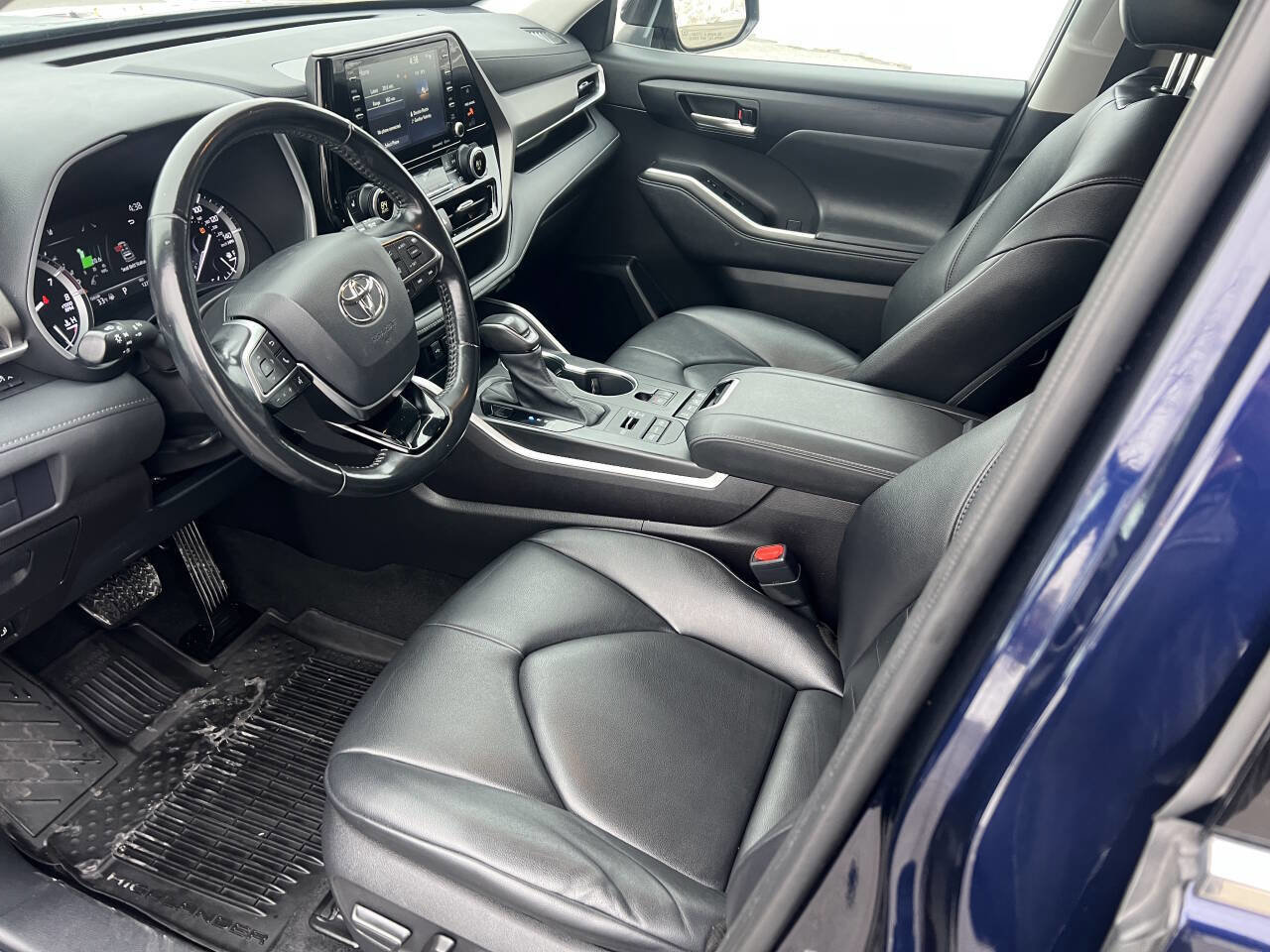 Used 2021 Toyota Highlander XLE image 8