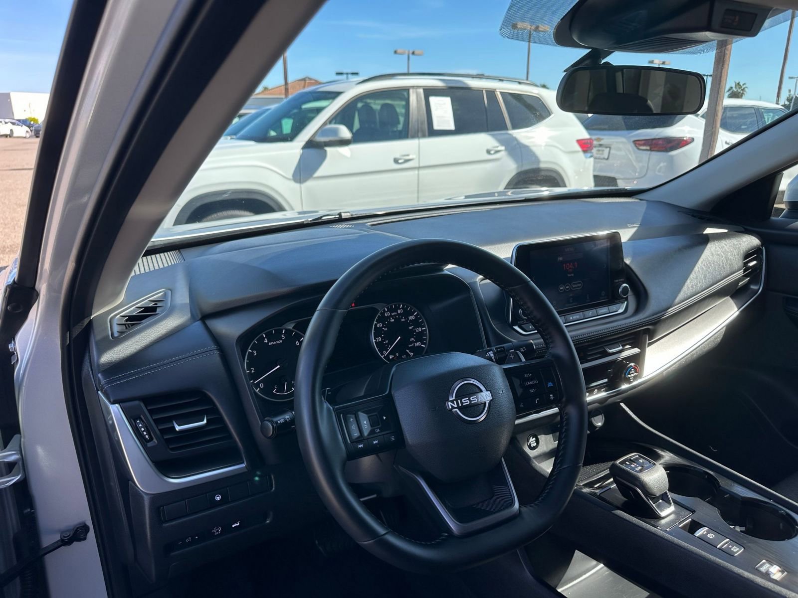 Used 2025 Nissan Rogue SV image 36