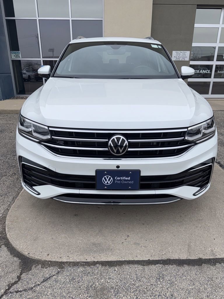 Certified 2022 Volkswagen Tiguan SEL R-Line image 3