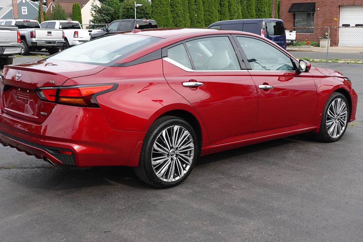 Used 2024 Nissan Altima 2.5 SL AWD/4WD image 11