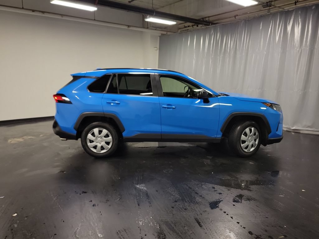 Used 2019 Toyota RAV4 LE FWD image 9