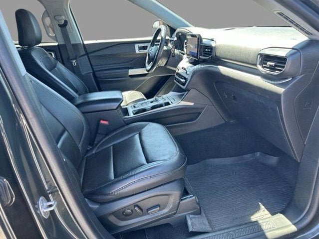 Certified 2022 Ford Explorer XLT w/ Equipment Group 202A AWD/4WD image 11