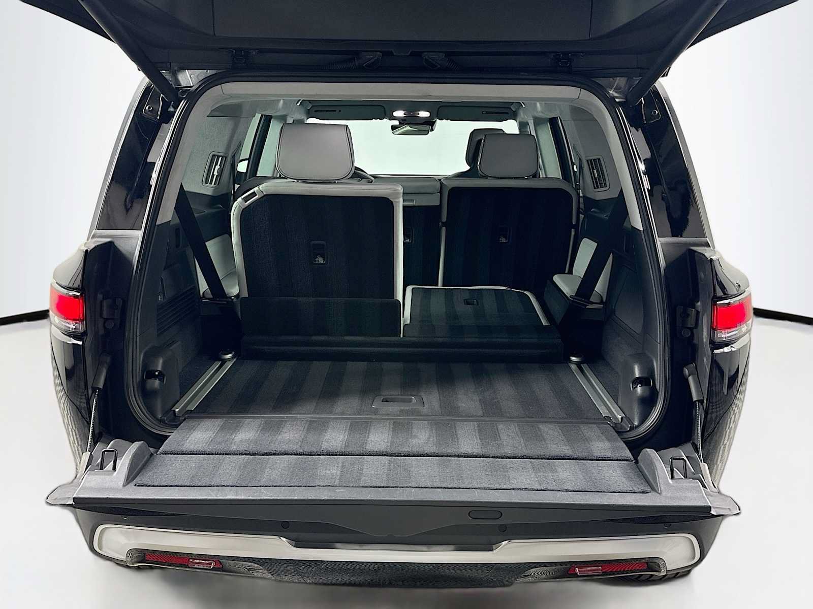 Used 2023 Rivian R1S Adventure AWD/4WD image 25
