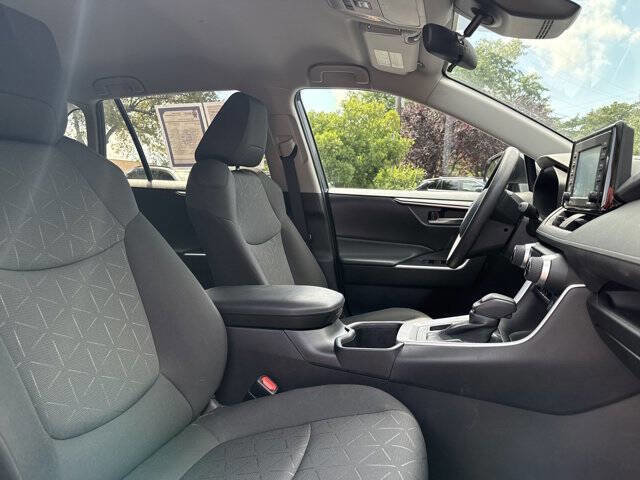 Used 2022 Toyota RAV4 XLE image 8