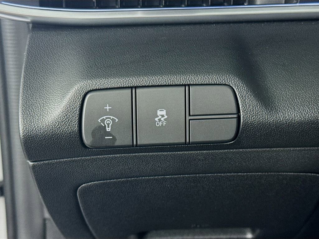 Certified 2025 Hyundai Elantra Limited image 10