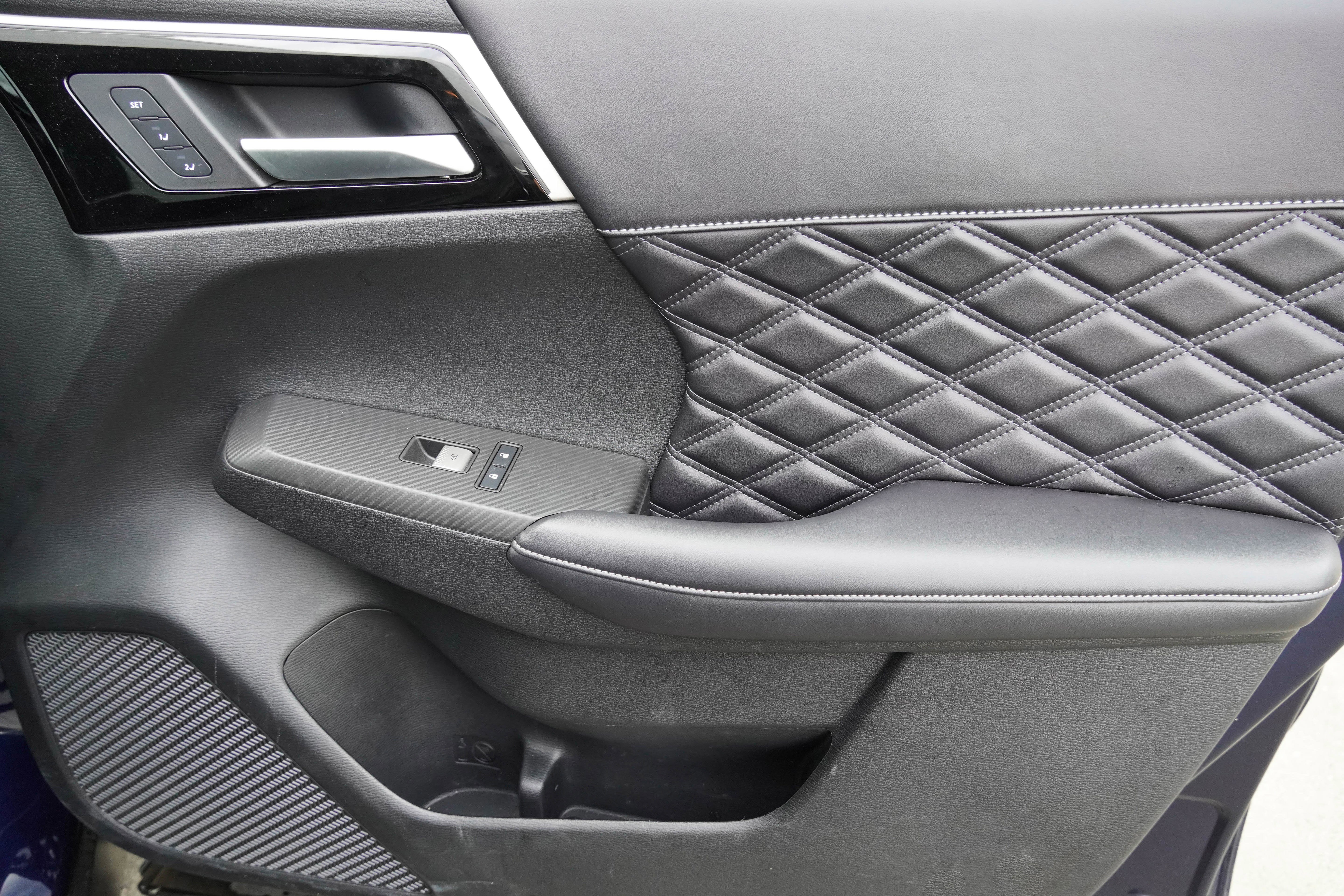 Used 2024 Mitsubishi Outlander 4WD Plug-In Hybrid image 31