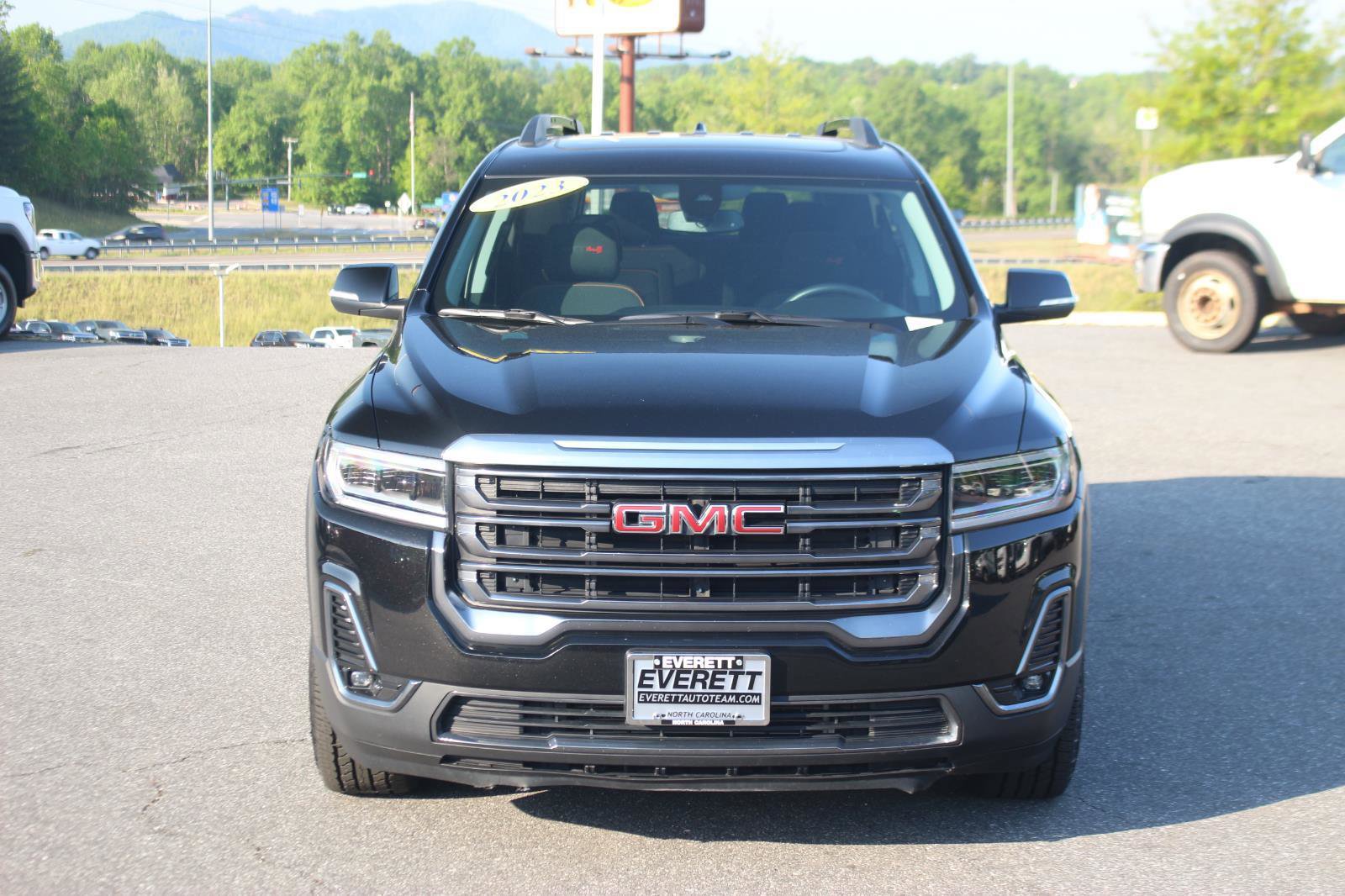 Used 2023 GMC Acadia AT4 AWD/4WD image 2