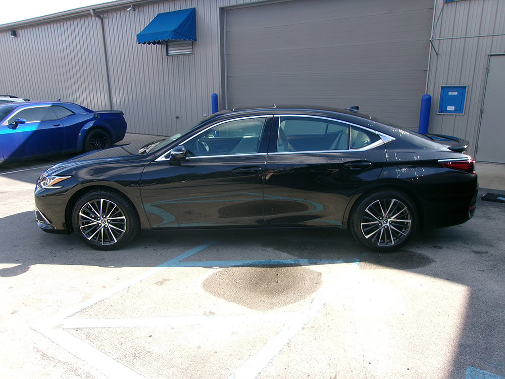 Used 2025 Lexus ES 300h w/ Premium Package FWD image 3