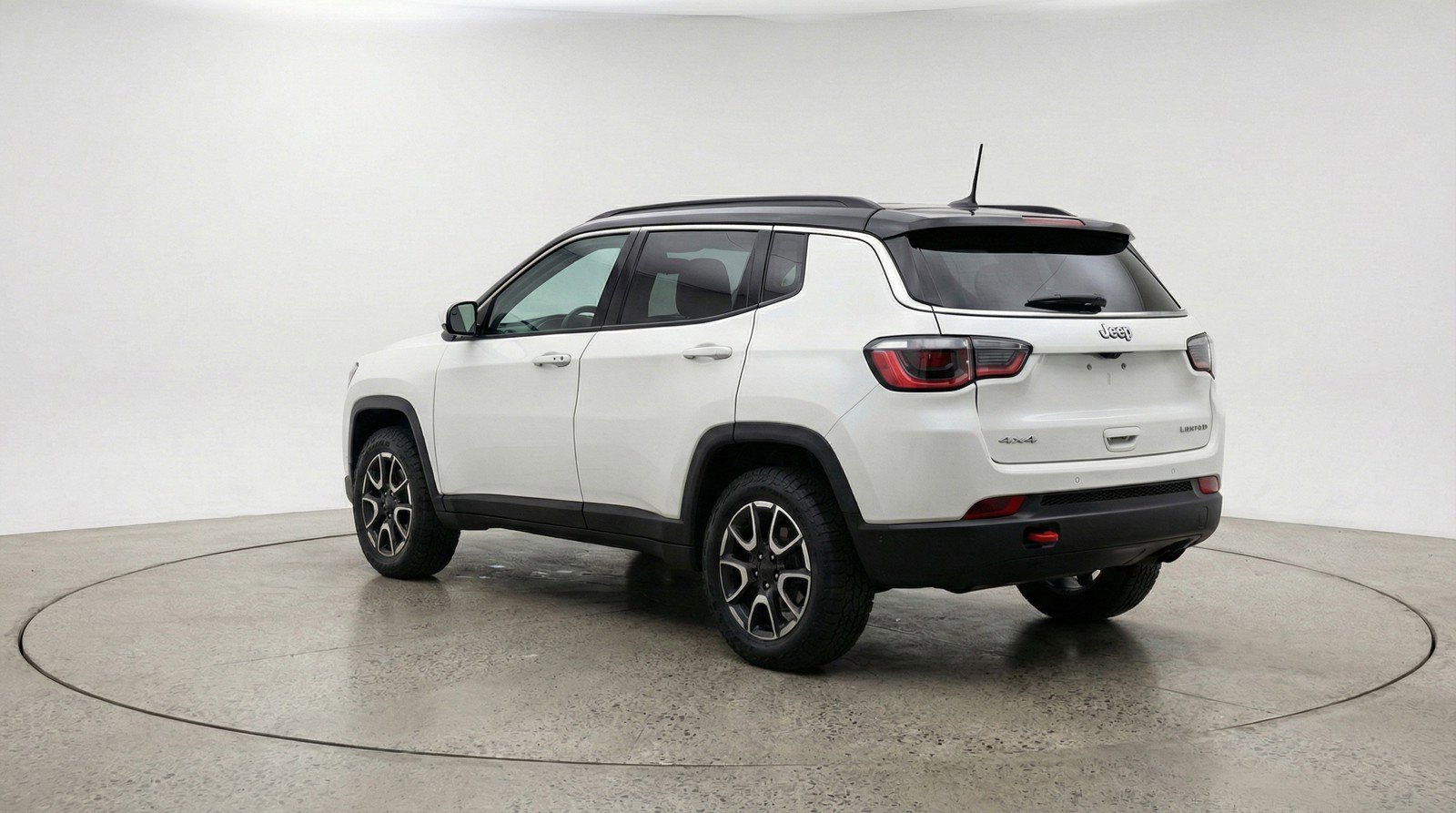Used 2025 Jeep Compass Trailhawk AWD/4WD image 6