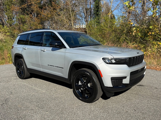 New 2025 Jeep Grand Cherokee L Altitude AWD/4WD image 5