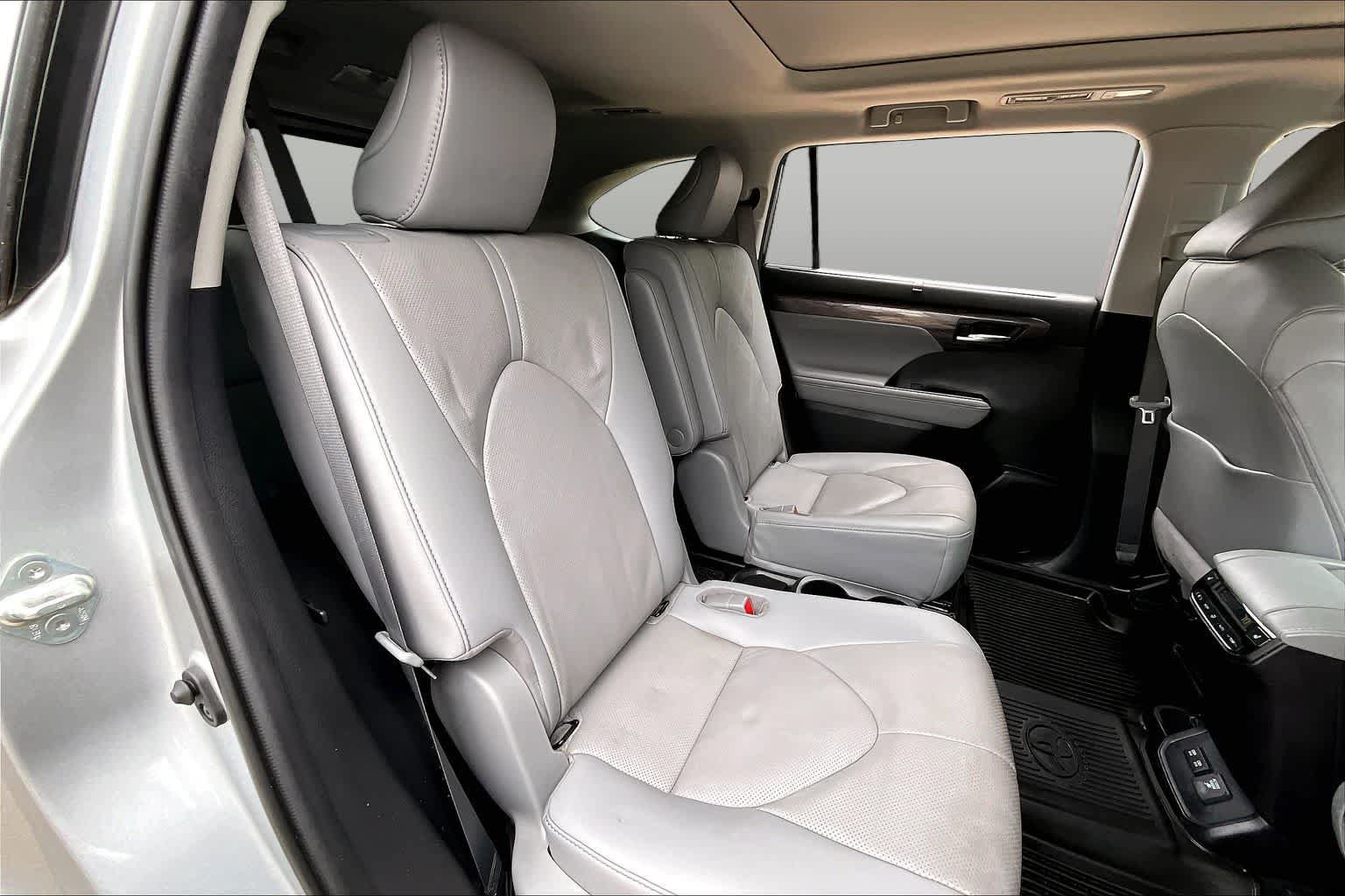 Used 2021 Toyota Highlander Platinum FWD image 20