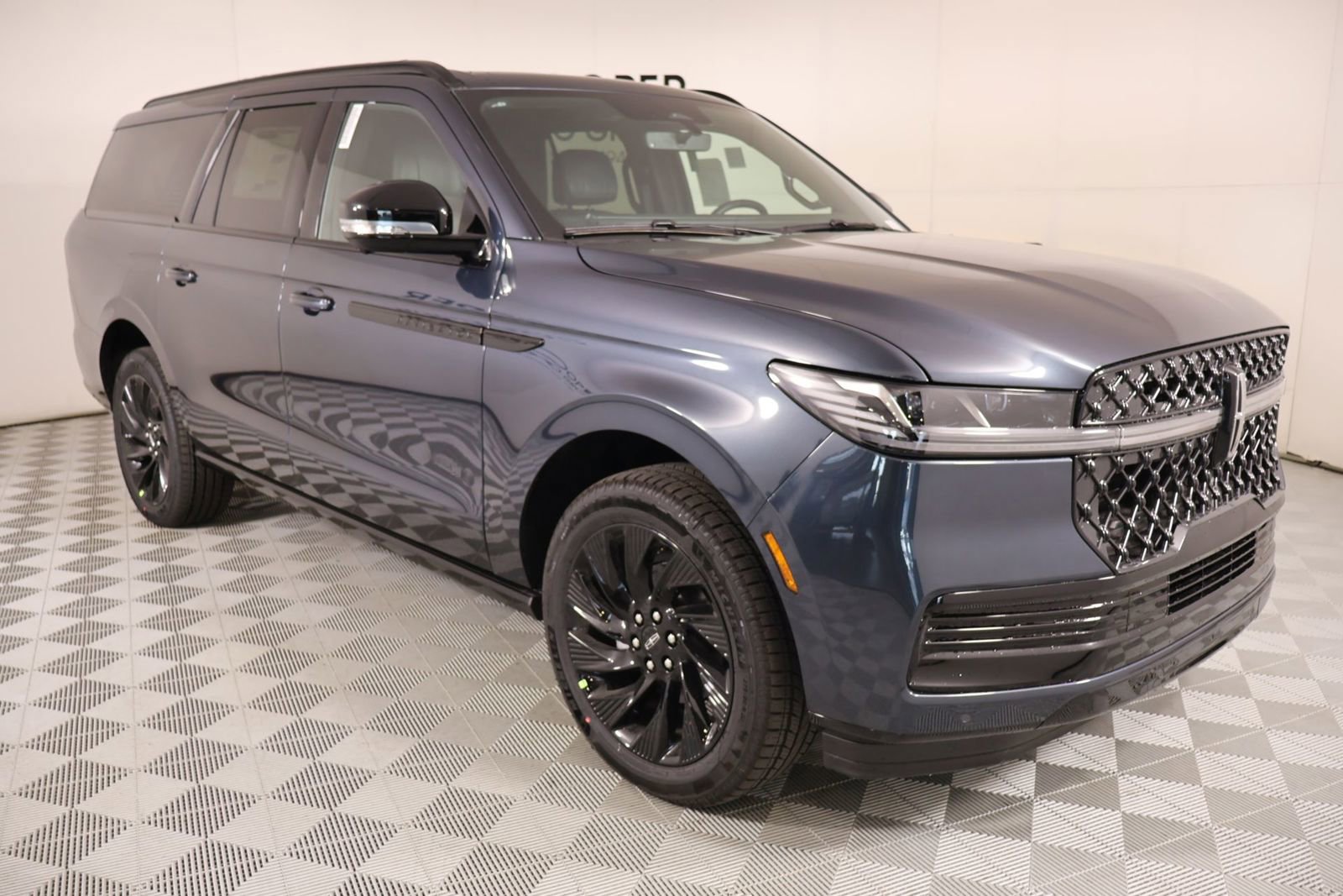 New 2026 Lincoln Navigator L Reserve w/ Jet Appearance Package AWD/4WD 360° Tour