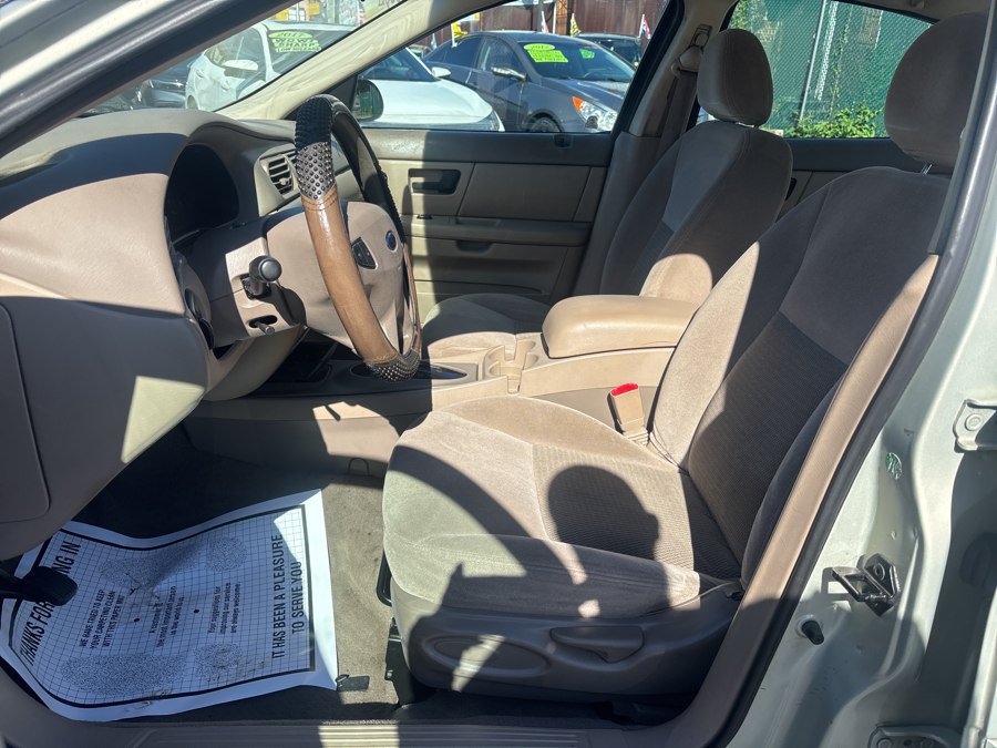 Used 2003 Ford Taurus SE FWD image 12