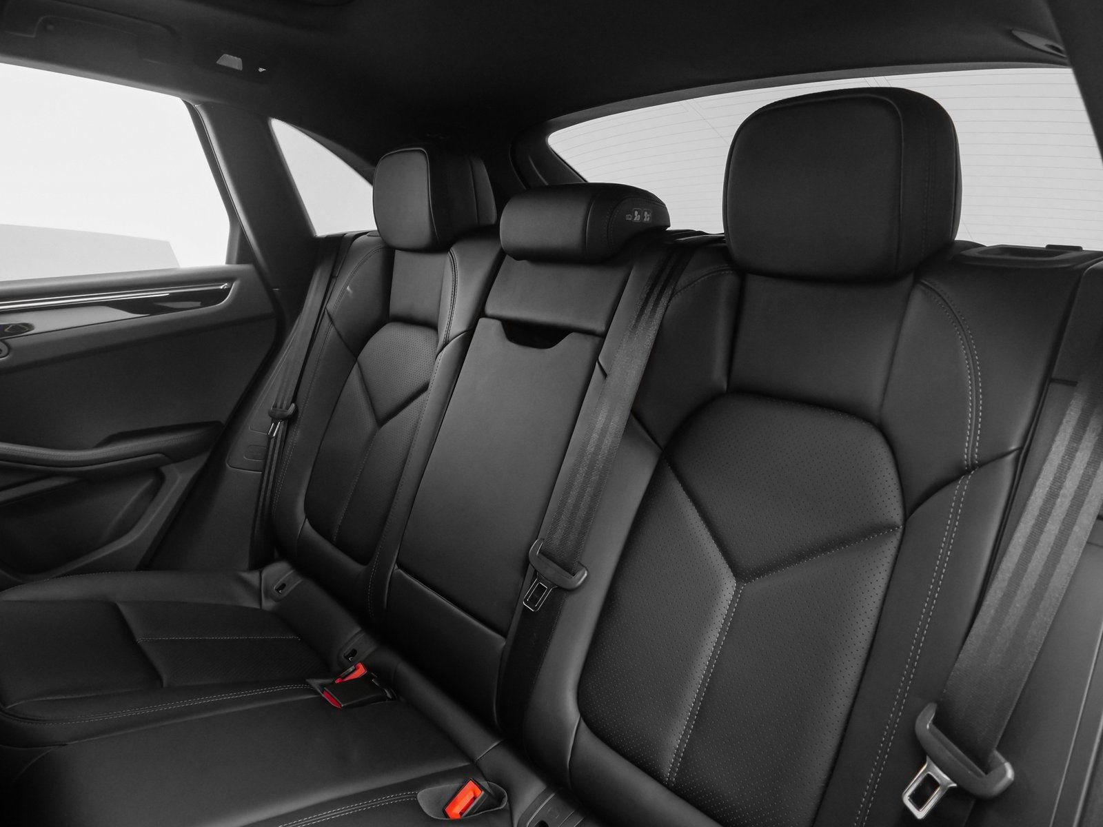 Used 2025 Porsche Macan image 39