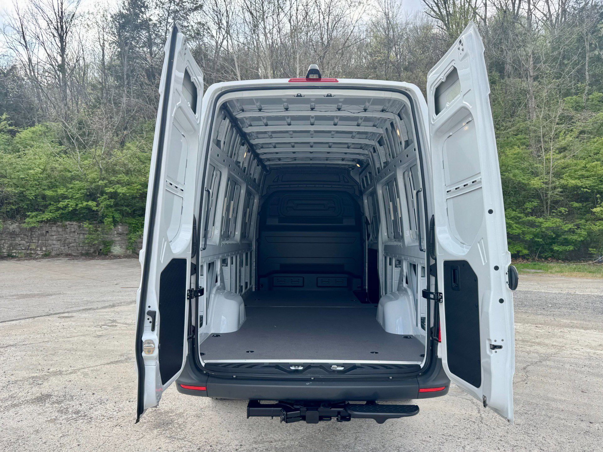 Used 2025 Mercedes-Benz Sprinter 2500 image 10