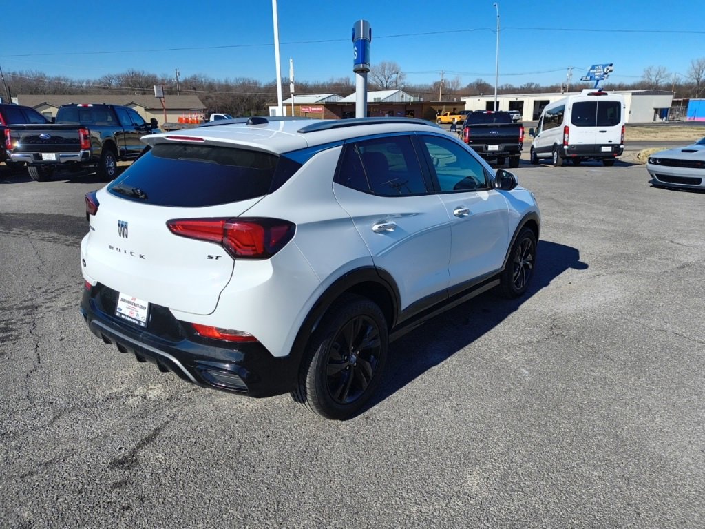 Used 2024 Buick Encore GX Sport Touring image 5