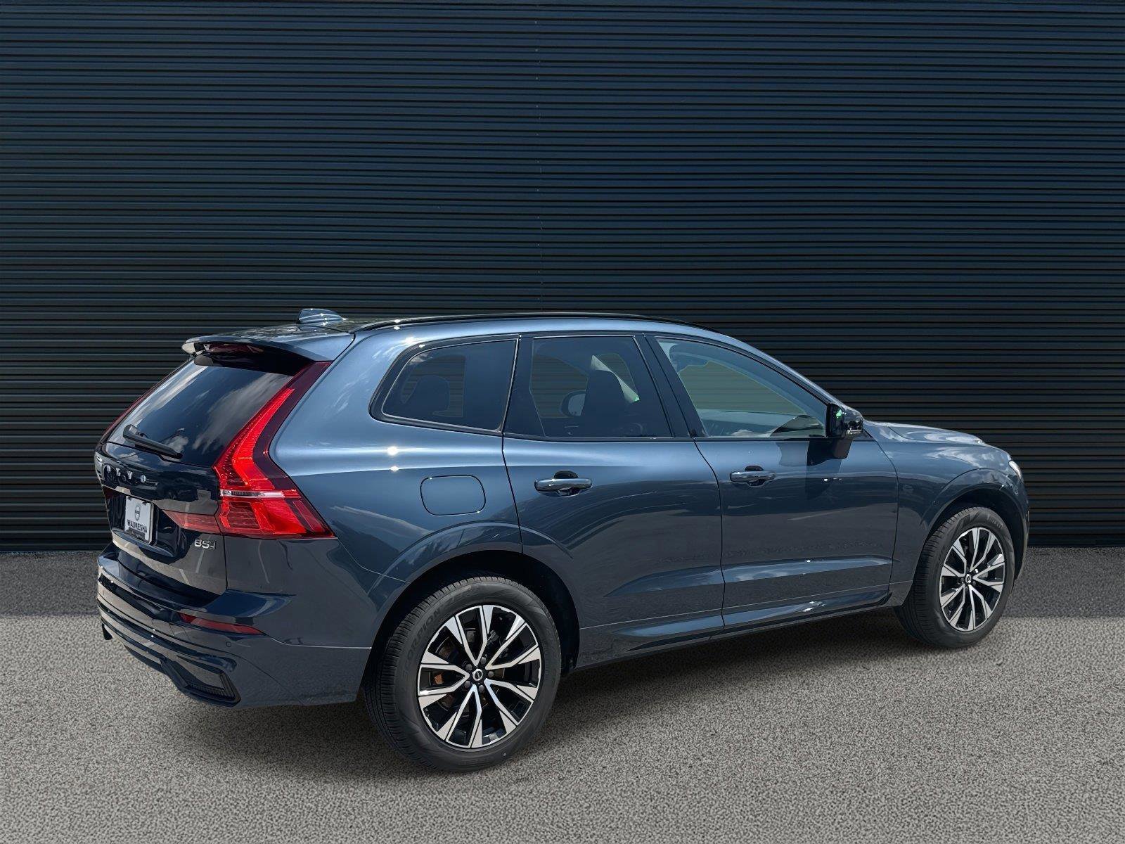 Certified 2025 Volvo XC60 B5 Core w/ Climate Package image 5
