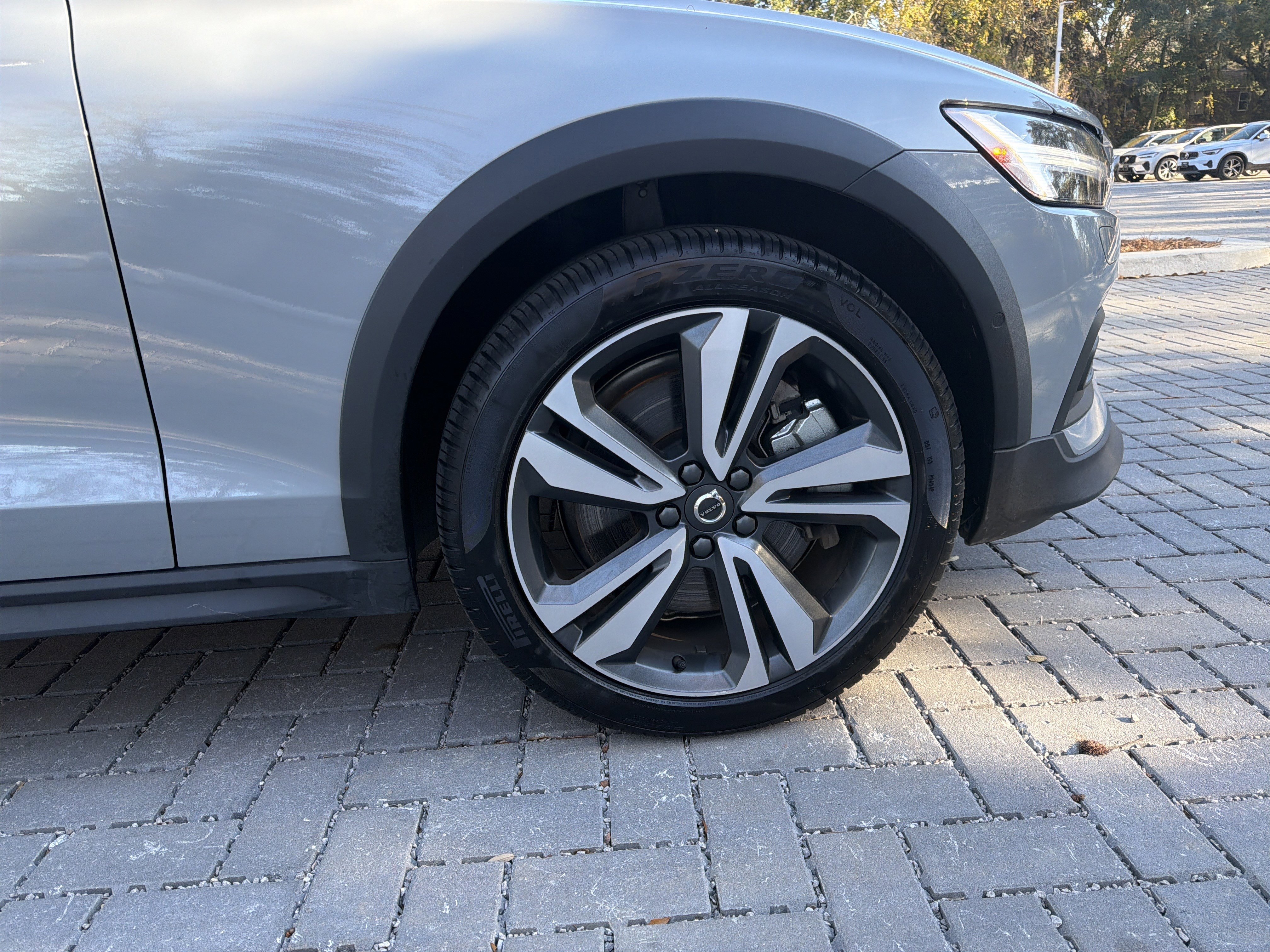 Certified 2025 Volvo V60 B5 Cross Country Plus image 13