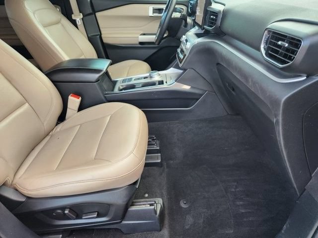 Used 2021 Ford Explorer XLT w/ Equipment Group 202A RWD image 12