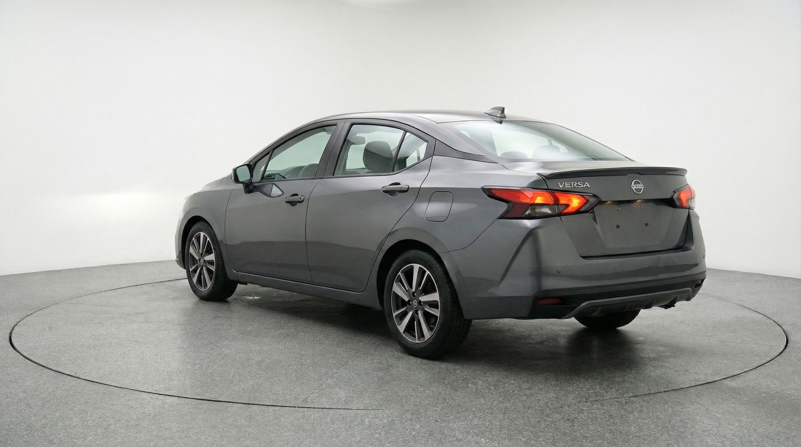 Used 2025 Nissan Versa SV image 6