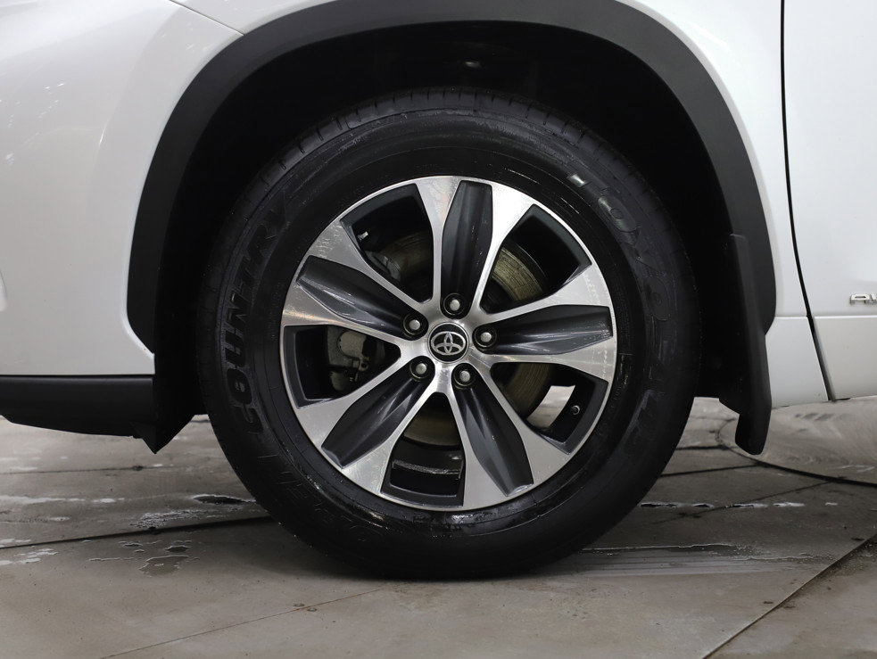Used 2022 Toyota Highlander XLE image 33