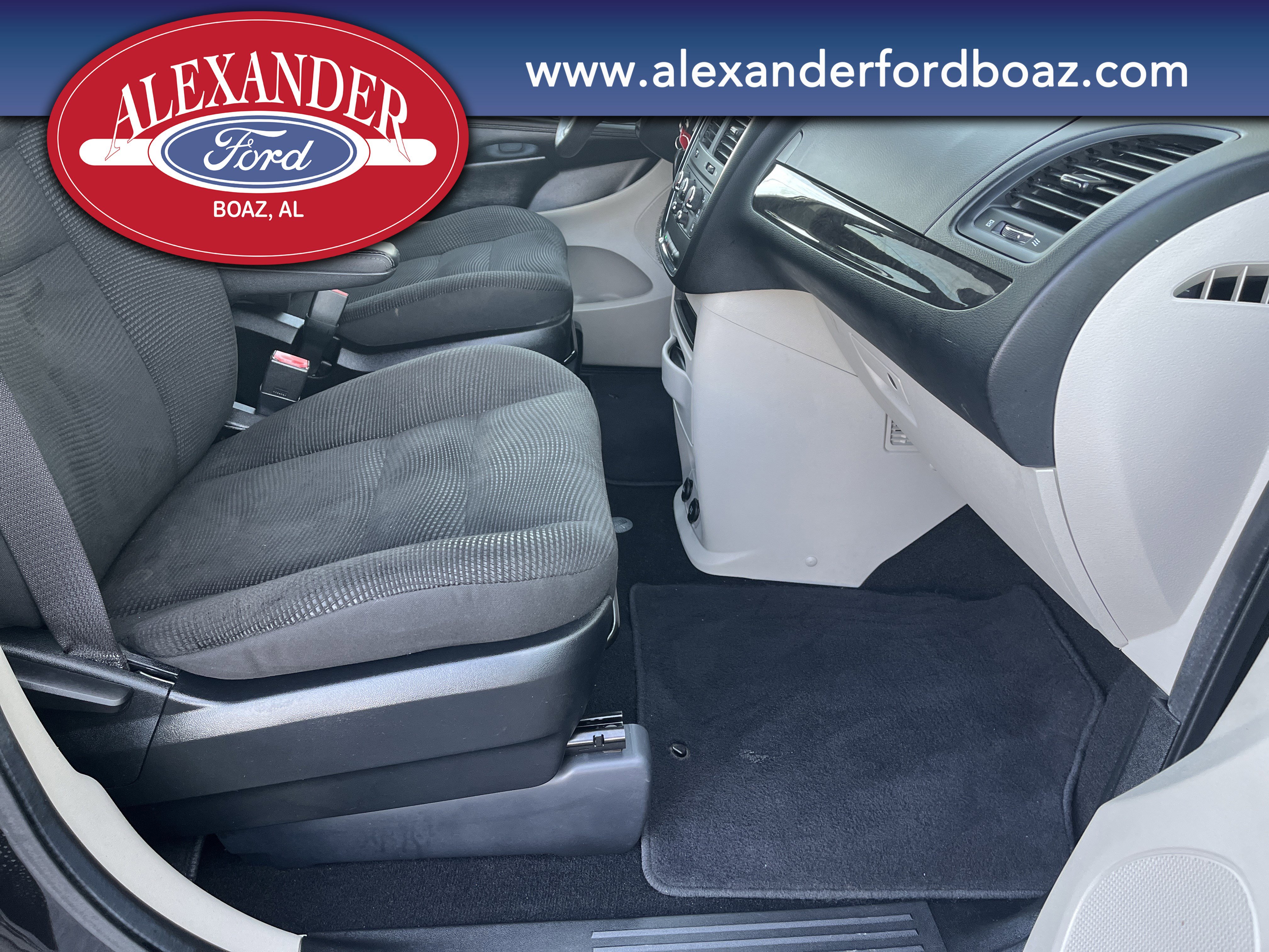 Used 2020 Dodge Grand Caravan SE w/ UConnect Hands-Free Group image 13