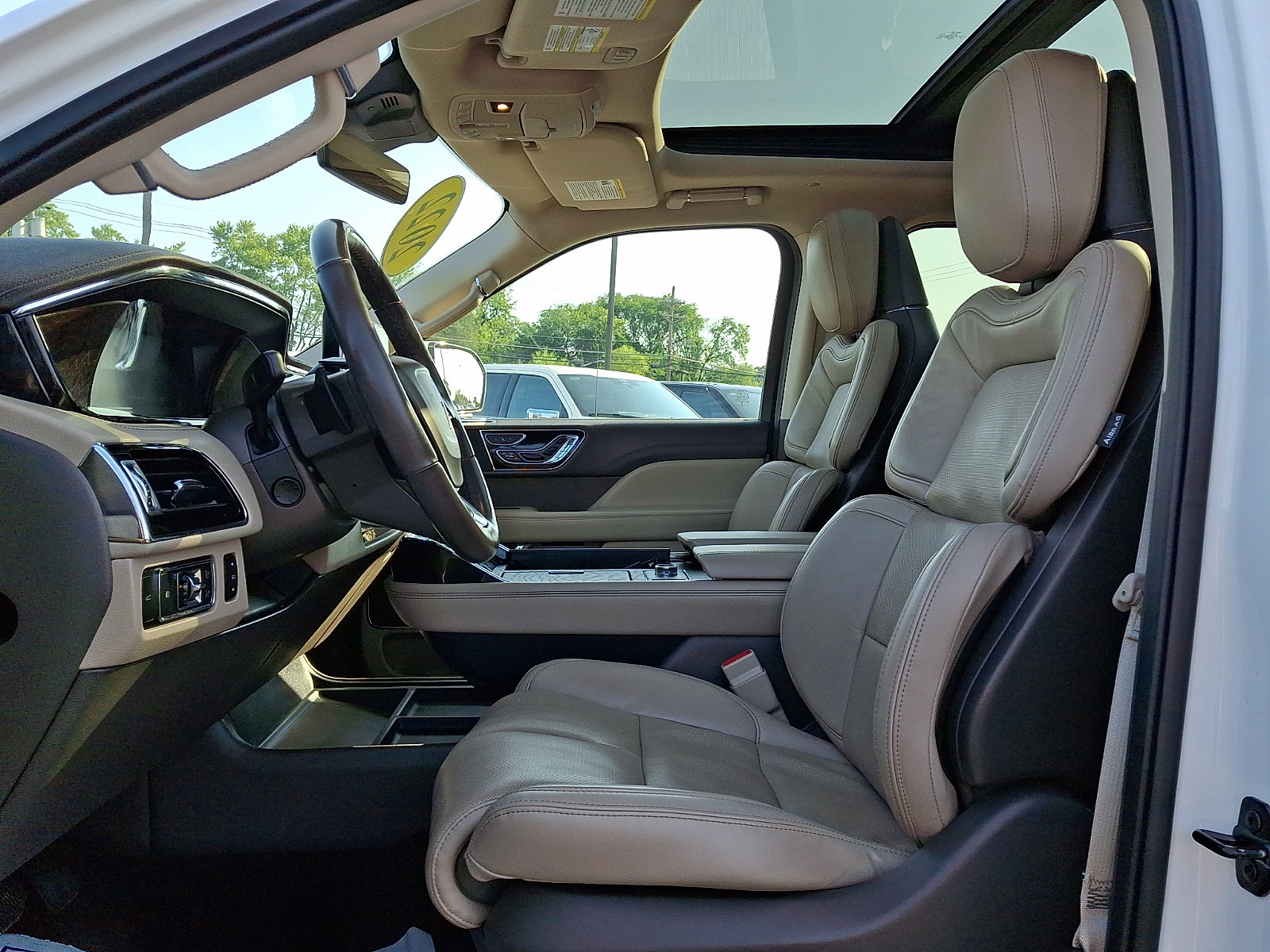 Used 2022 Lincoln Navigator Reserve w/ Monochromatic Package AWD/4WD image 14