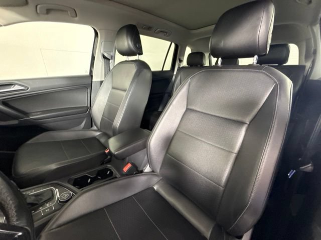 Used 2018 Volkswagen Tiguan SEL AWD/4WD image 16