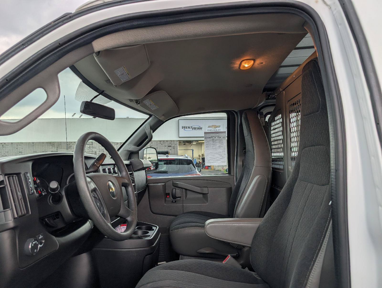 Used 2018 Chevrolet Express 2500 w/ Driver Convenience Package RWD image 9