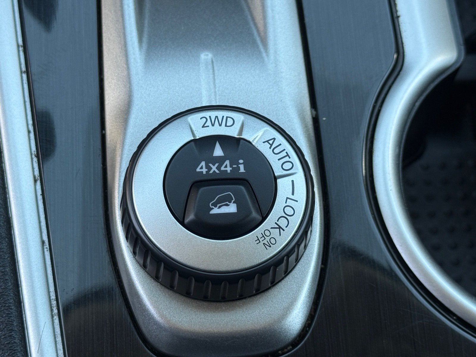 Used 2020 Nissan Pathfinder S AWD/4WD image 23