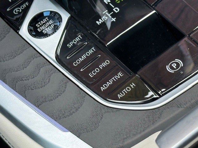 Used 2022 BMW X7 M50i image 37