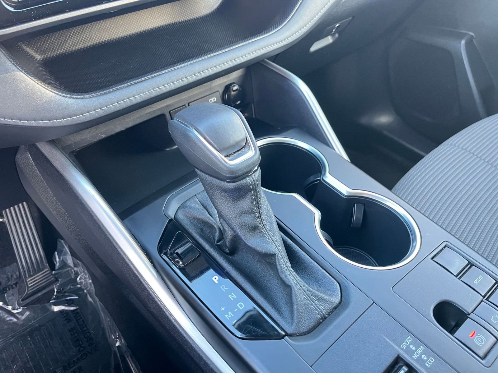 Used 2025 Toyota Highlander LE image 42