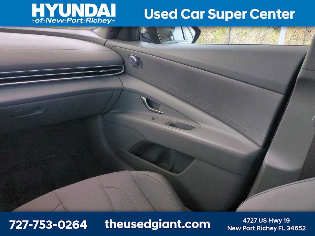 Certified 2026 Hyundai Elantra SE FWD image 17