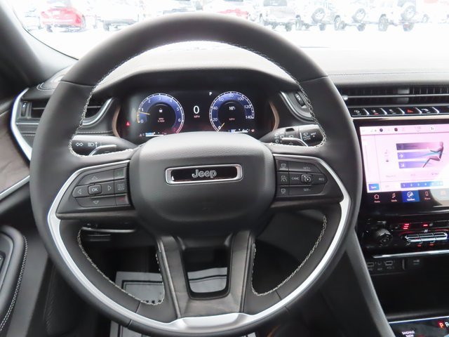 New 2025 Jeep Grand Cherokee Limited w/ Black Appearance Package image 34
