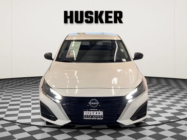Used 2025 Nissan Altima 2.5 SV FWD image 3