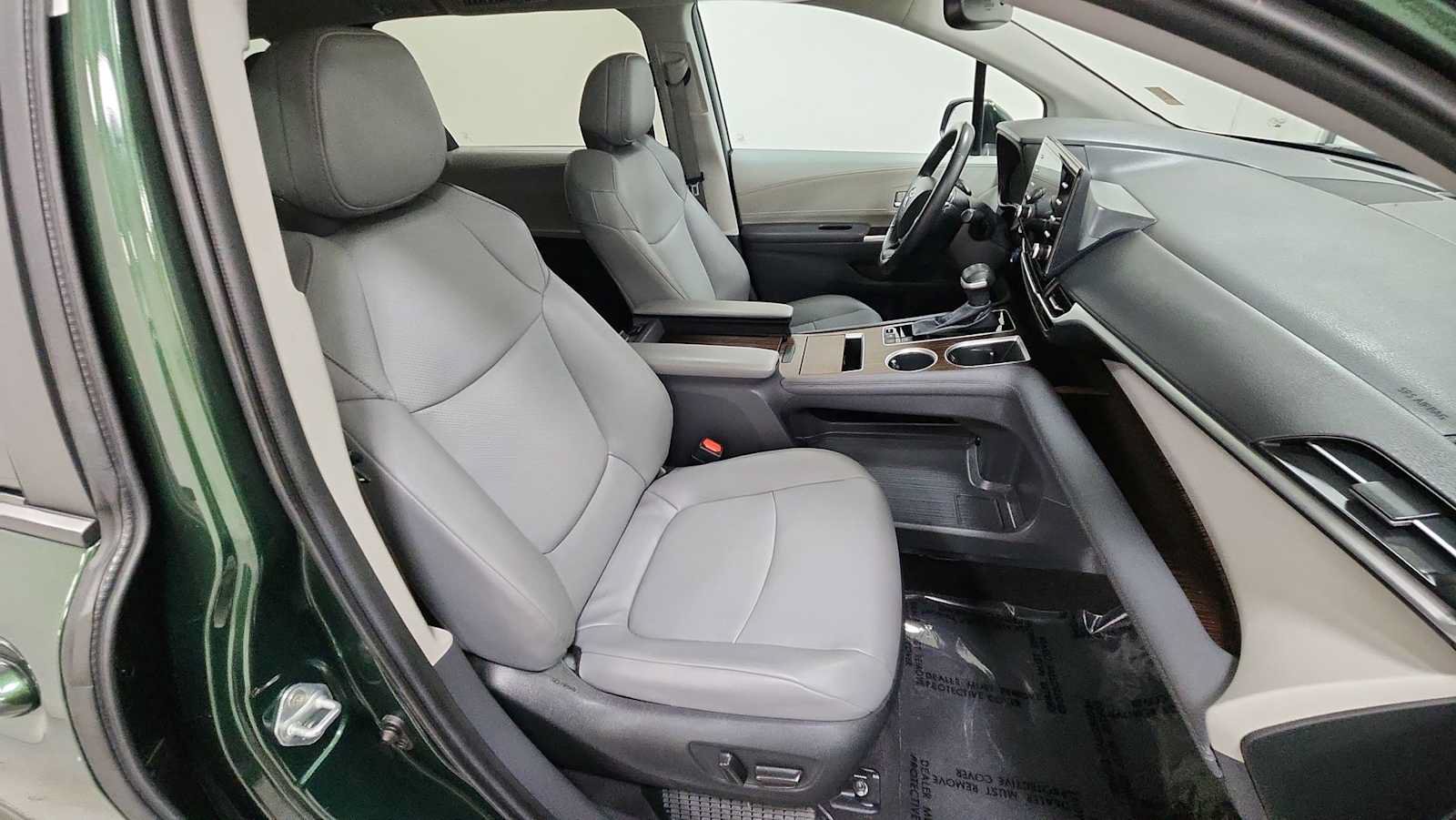 Certified 2024 Toyota Sienna XLE FWD image 31