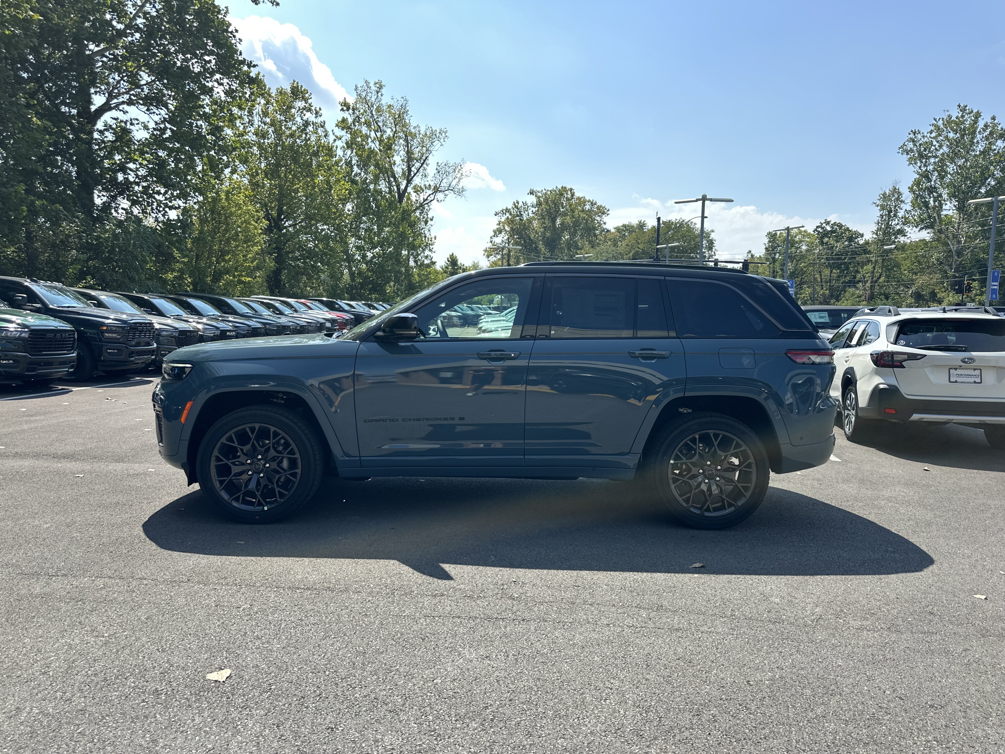 New 2027 Jeep Grand Cherokee Summit w/ Adv Protech Group IV AWD/4WD image 28