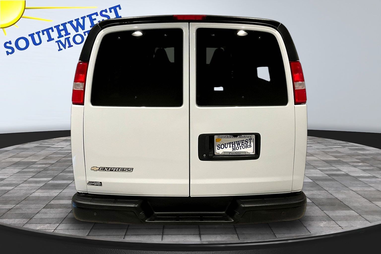 Used 2023 Chevrolet Express 3500 LS RWD image 6