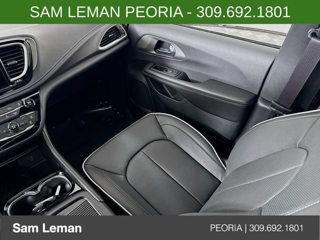 New 2027 Chrysler Pacifica Limited w/ S Appearance Package FWD image 24