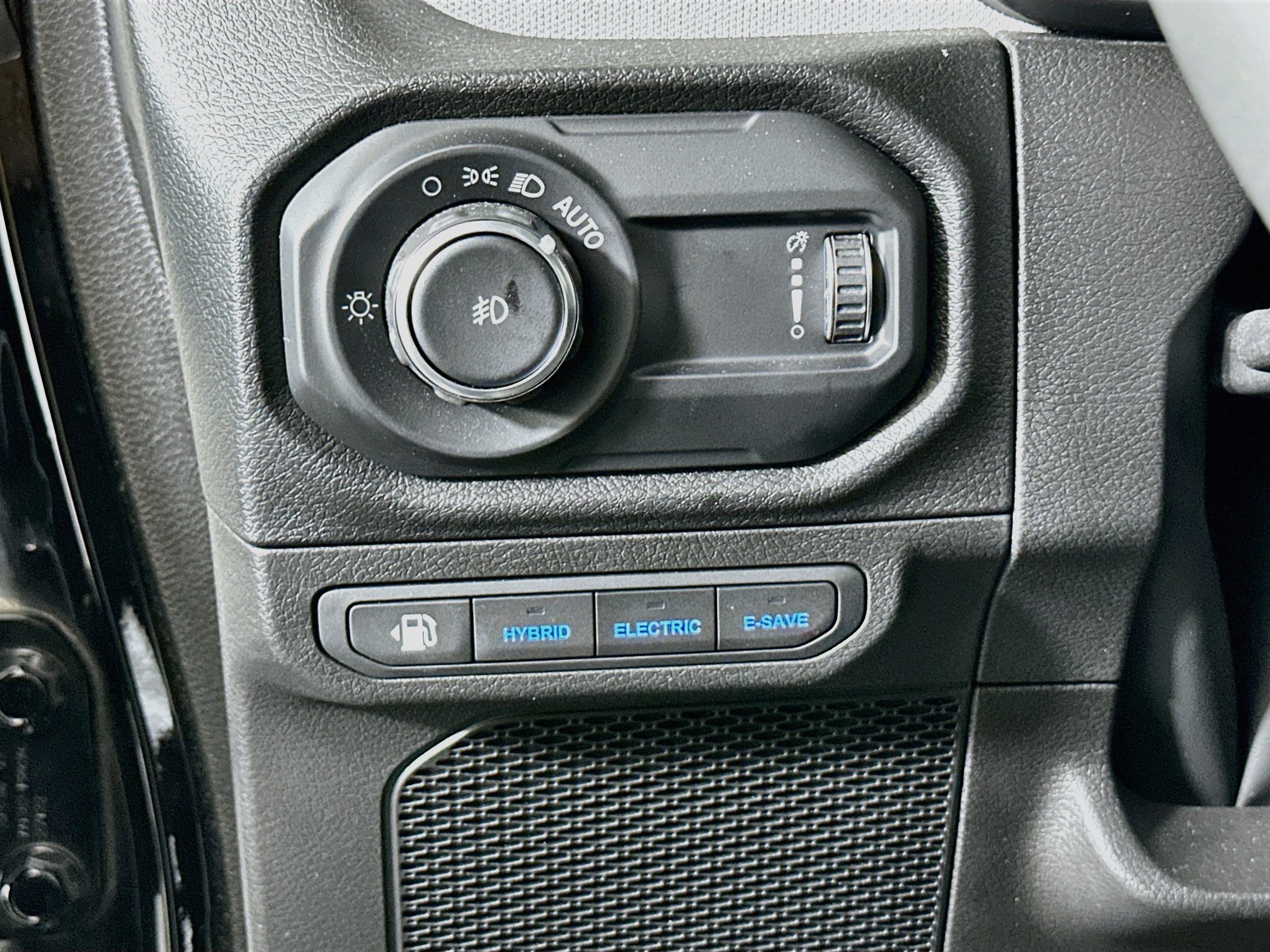 Used 2024 Jeep Wrangler Unlimited w/ Convenience Group AWD/4WD image 16