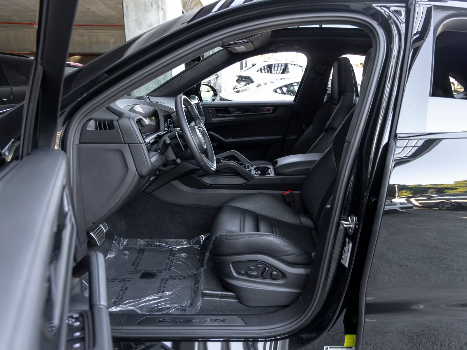 Certified 2025 Porsche Cayenne GTS AWD/4WD image 25