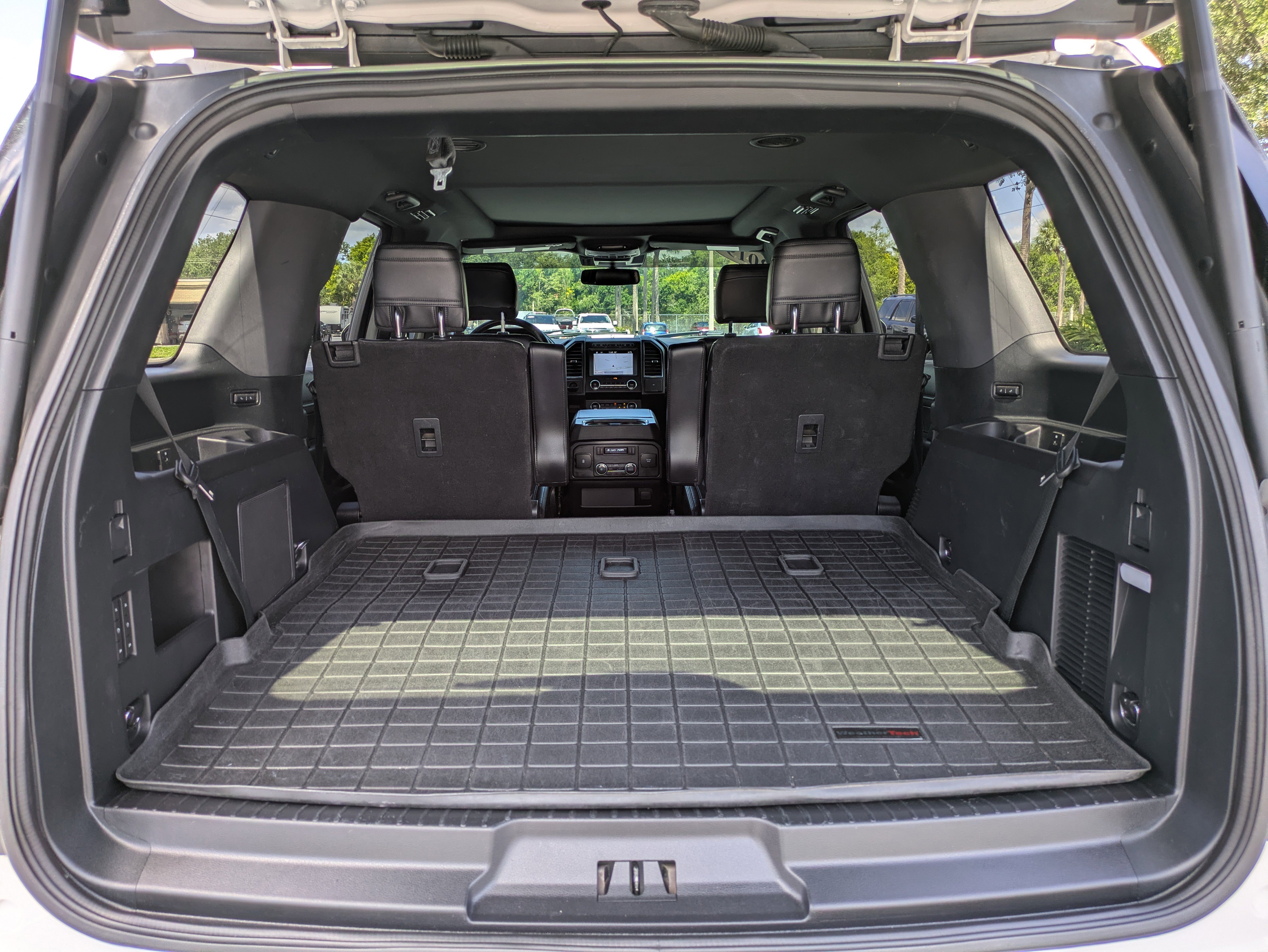 Used 2019 Ford Expedition Limited w/ Equipment Group 302A AWD/4WD image 11