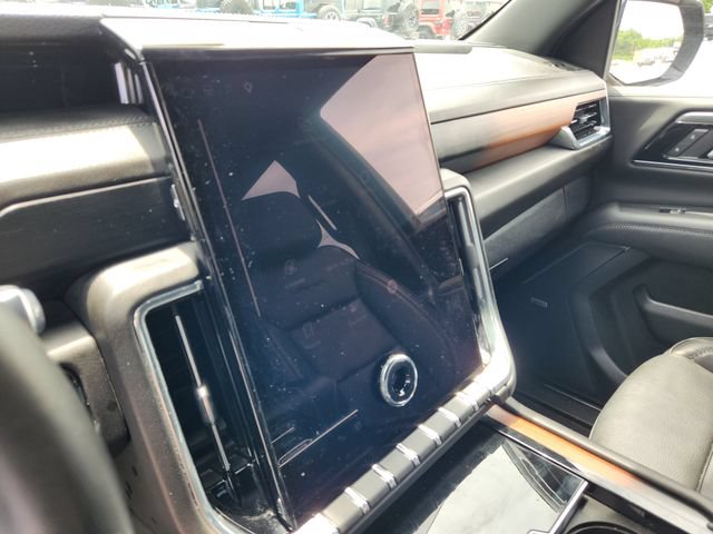 Used 2025 GMC Yukon Denali AWD/4WD image 18