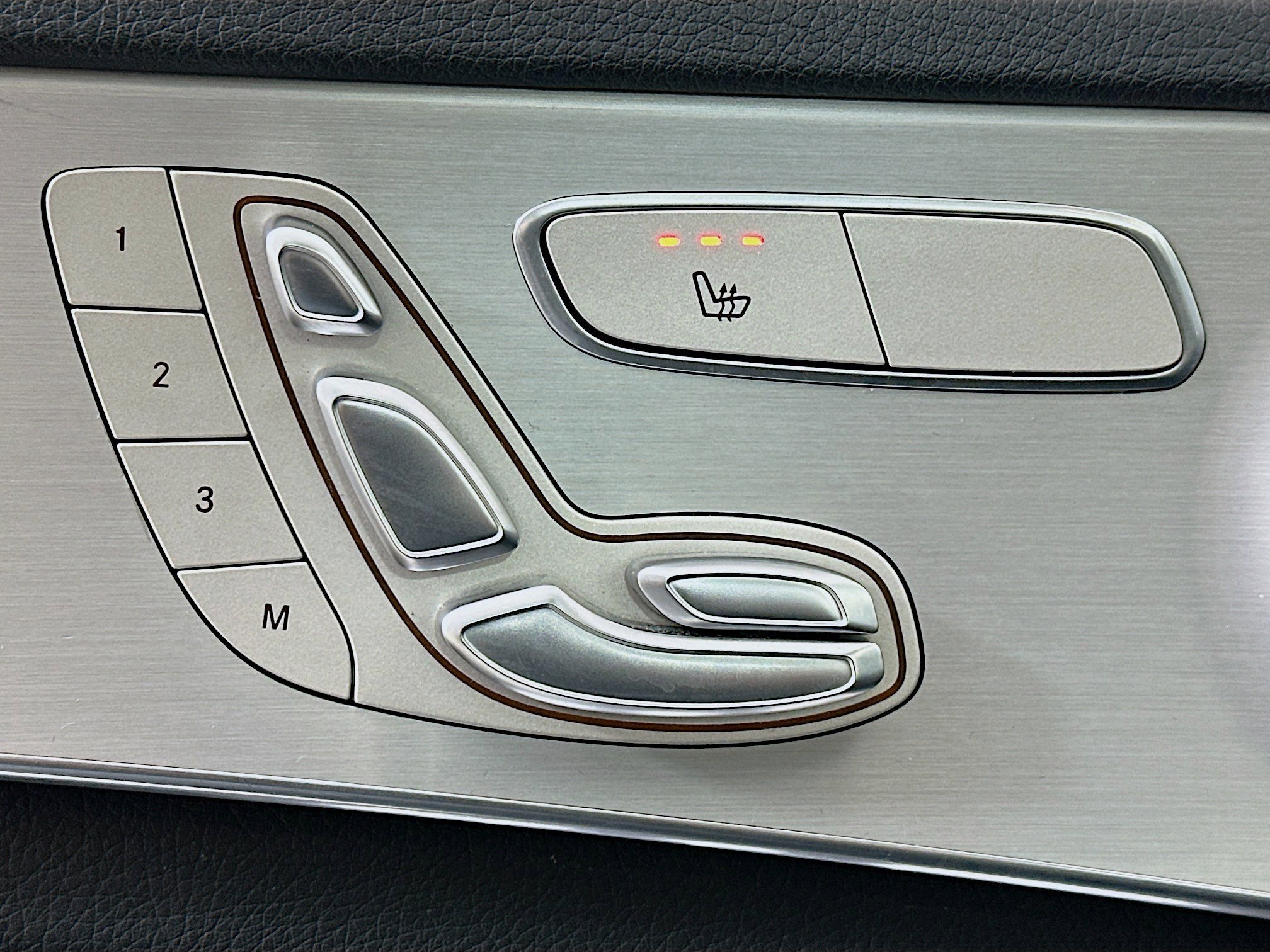 Used 2021 Mercedes-Benz C 300 Sedan image 25