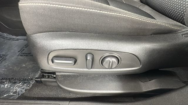 Used 2023 GMC Acadia SLE w/ Driver Convenience Package image 11