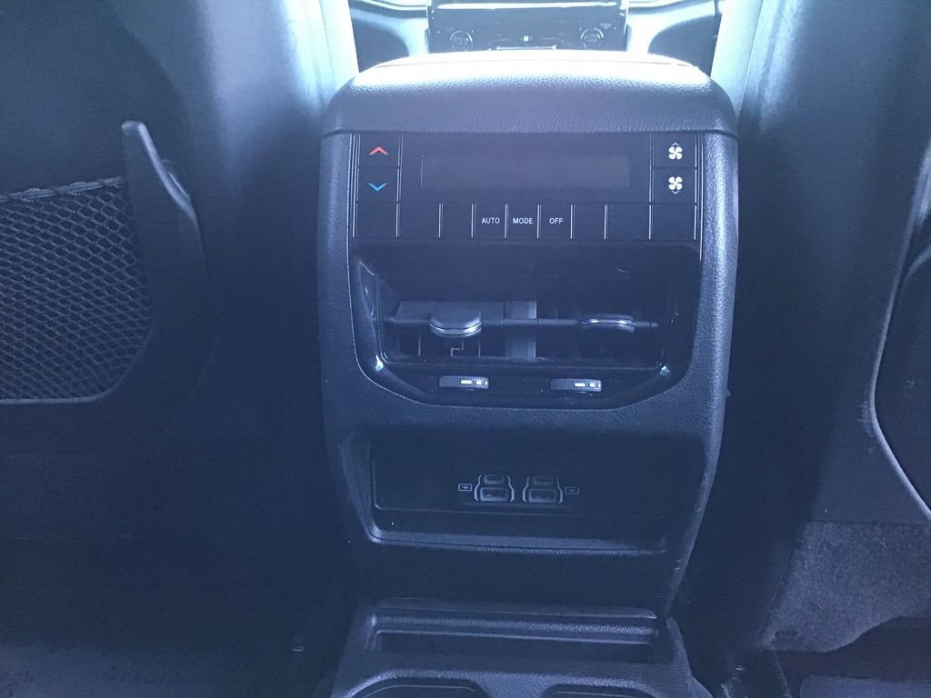 Used 2023 Jeep Grand Cherokee L Laredo image 12