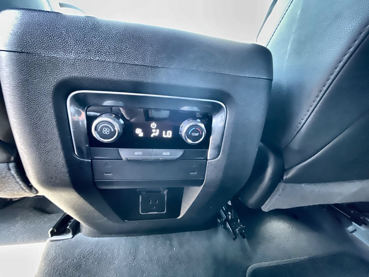 Used 2025 Chevrolet Tahoe LT RWD image 21