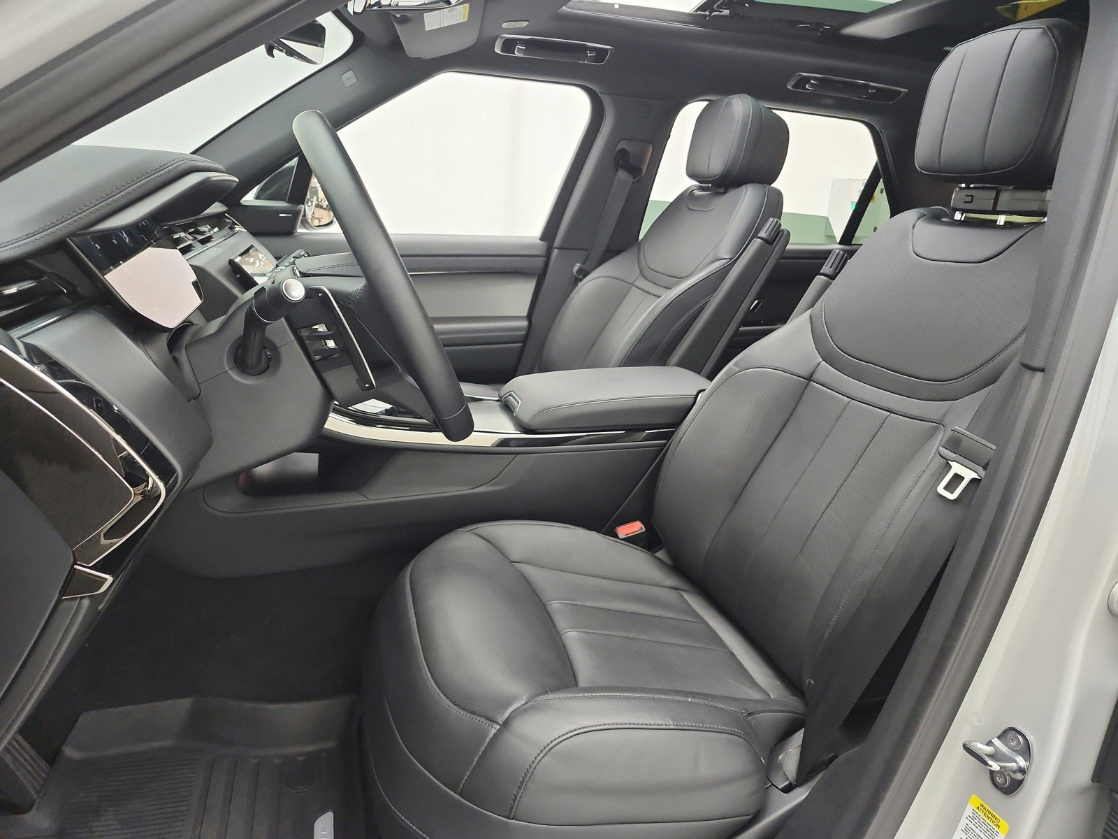 Used 2025 Land Rover Range Rover Sport SE AWD/4WD image 13