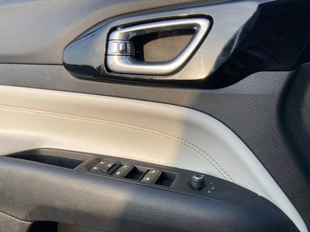 Used 2025 Jeep Compass Limited image 13