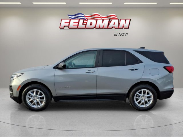 Used 2024 Chevrolet Equinox LS w/ LS Convenience Package FWD image 2